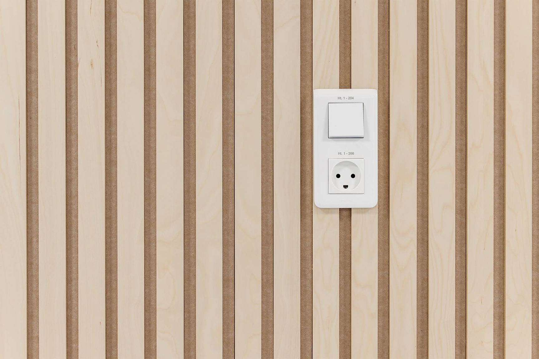 Close up, I-Wood wood panles at Funder-Kragelund school