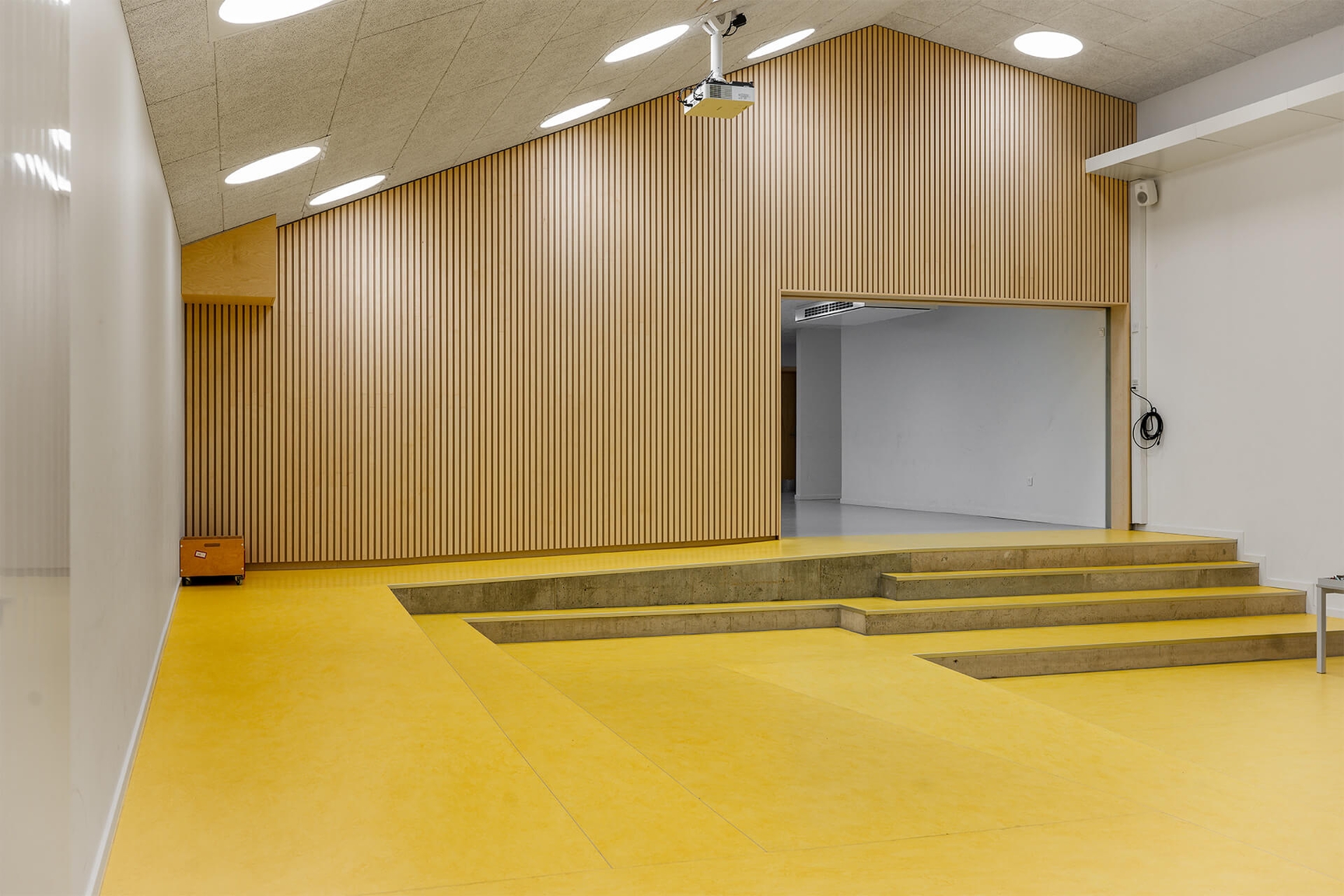 I-Wood panels in Funder-Kragelund schools multi hall
