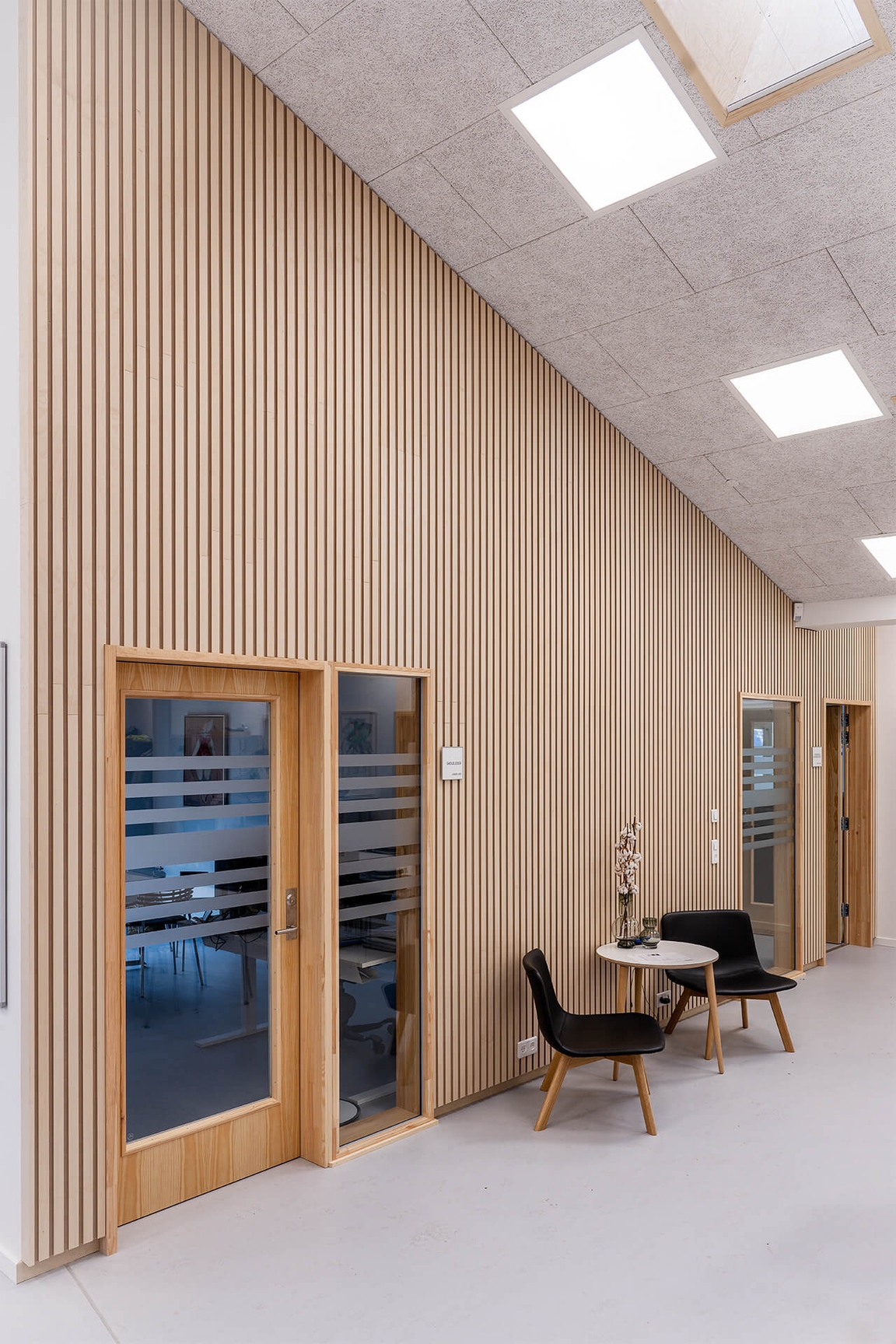I-Wood panels at Funder-Kragelund schools. Picture from main hall